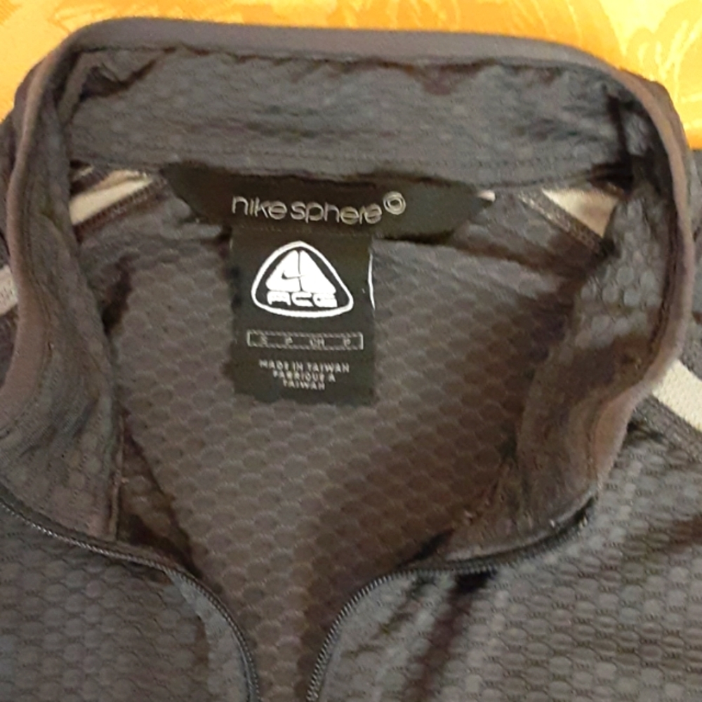 NIKE SPHERE ACG VINTAGE Size S Women's Color Grey  Sweatshirt EXELLENT CONDITION